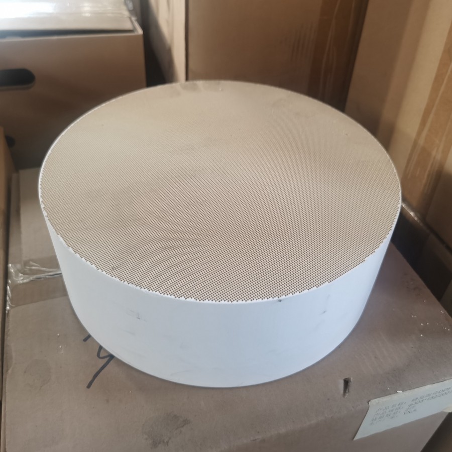 生產(chǎn)銷售各種DOC載體，DPF載體，SCR載體，各種蜂窩陶瓷載體。