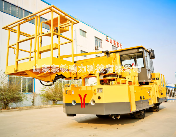 東鐵動力：公鐵兩用高空作業牽引車