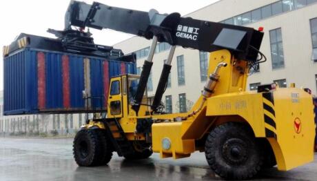 金鷹重工：ZD350型集裝箱正面吊運起重機