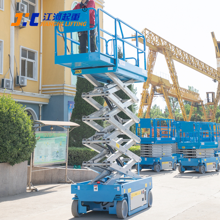 江河：自行剪叉式高空作業平臺