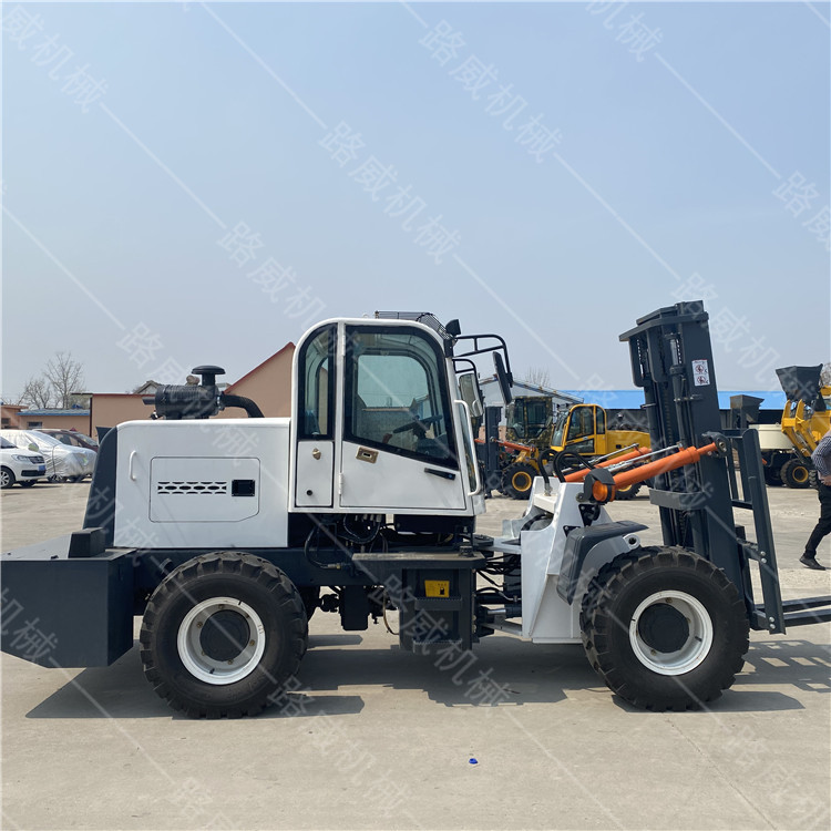 供應(yīng)貨物搬運裝卸叉車 柴油越野叉車 3-5噸裝載機式越野叉車