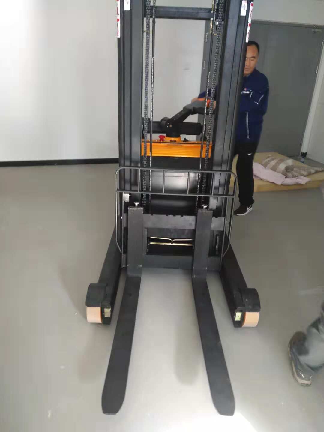 全電動堆高車堆垛車站立式踏板電動叉車前移式堆高鏟車