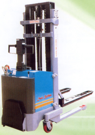 東莞順昌1噸全電動自走式叉車 SCC1000