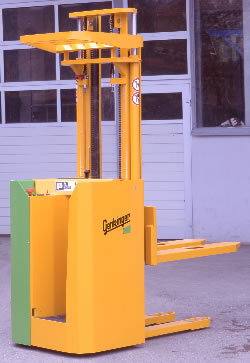 德國根克爾(genkinger)1.6噸站駕前移式叉車 ESV16/29