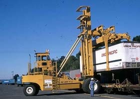 美國米杰克叉車(Mi-Jack)重箱內燃集裝箱平衡重叉車 MJM 90RT