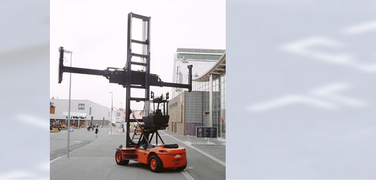 德國林德叉車(LINDE)8噸空箱內燃集裝箱平衡叉車 C80