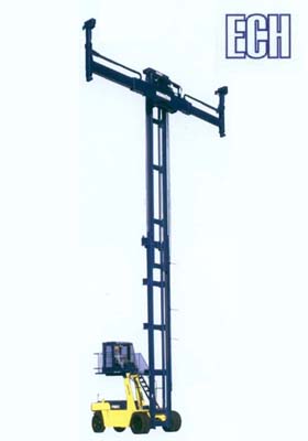 小松空箱堆高機平衡重叉車 ECH