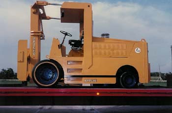 美國Apacheforlift& Equipment重箱內燃平衡重叉車