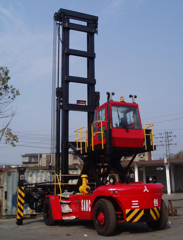 衡陽三創7.5噸空箱內燃集裝箱堆高機 DG-K7/6