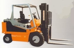 意大利卡瑞佛(CARER)R40NC平衡重四輪電動叉車 R40NC