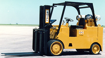 美國王室(Royal)15,000 lb內燃液化氣叉車