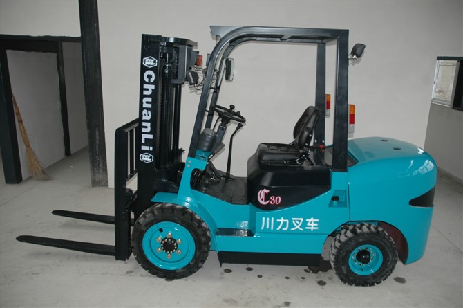 四川成叉川力內燃平衡重叉車 C30