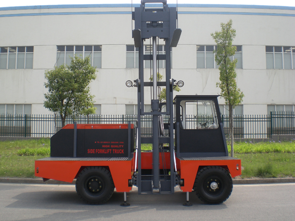 鎮江福馬5T側面叉車
