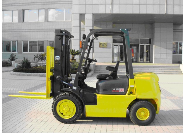 大連B系列3噸內(nèi)燃平衡重叉車 CPCD30