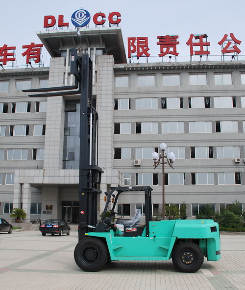 大連叉車10噸輕型平衡重內燃叉車