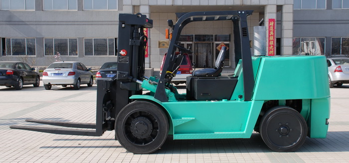 大叉自動擋8噸  玉柴6B125 CPCD80
