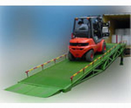 廣州花東摯誠叉車供應移動登車橋