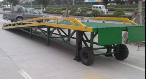 登車(chē)橋系列佛山鑫力廠家直銷(xiāo)|佛山移動(dòng)式登車(chē)橋
