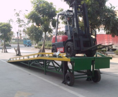 廣東從化移動式登車橋系列-佛山鑫升機(jī)械