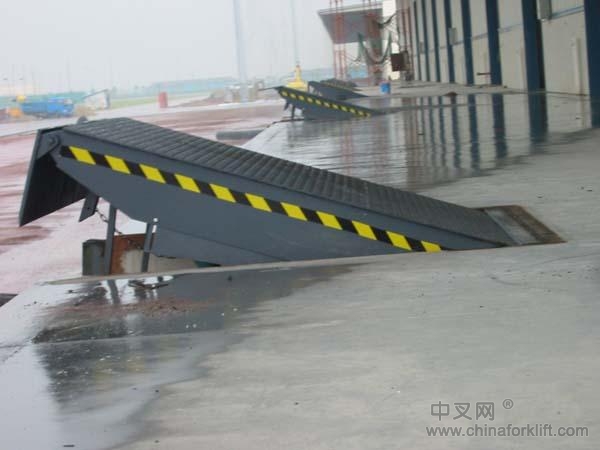 值得信賴的固定式液壓登車橋制造商︱質量卓越價格優惠的固定式液壓登車橋 DCQ10-0.7