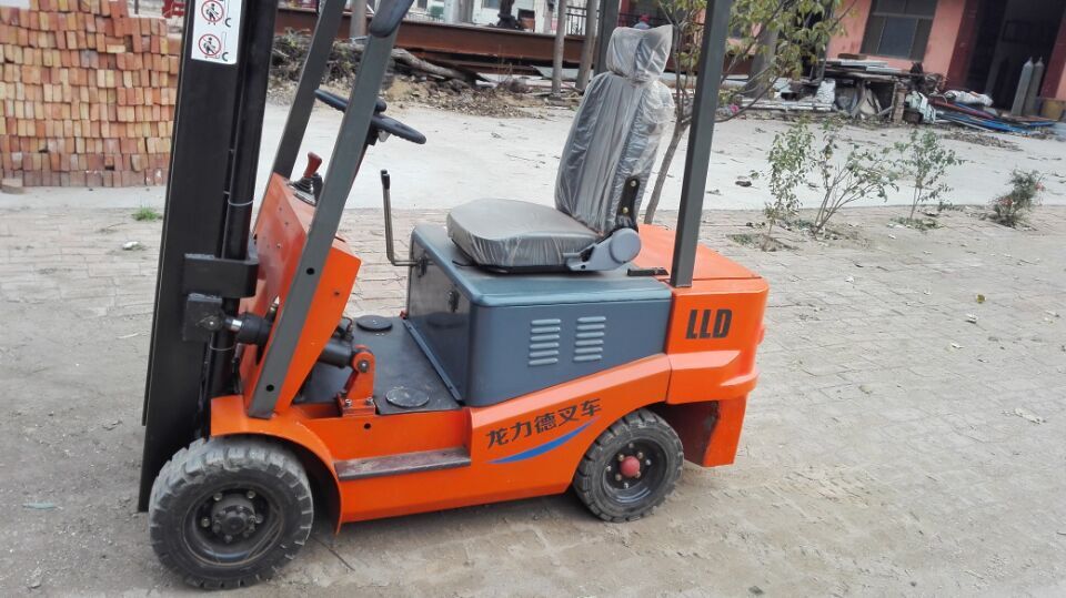 小型電動(dòng)叉車，新款電動(dòng)車 LLD-15