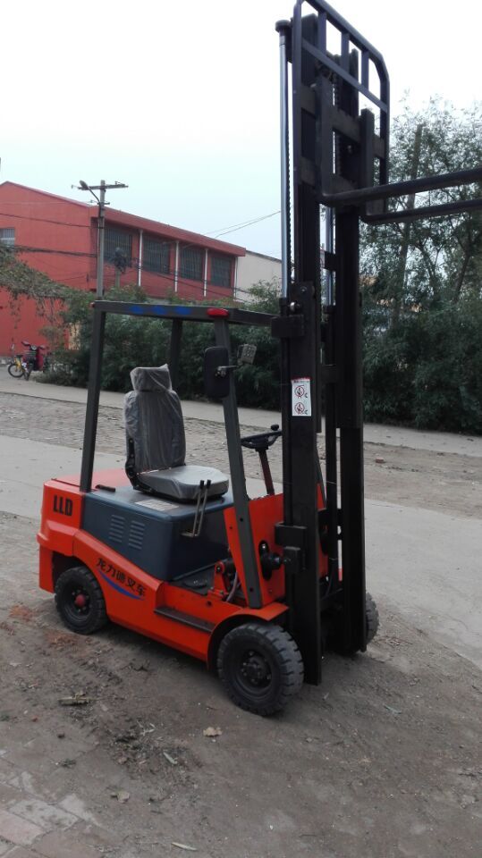 值得信賴的搬運車專家 專業生產 各類手動電動叉車 托盤貨架 叉車定制 LLD-15