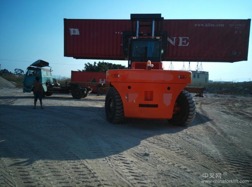 供應華南重工內燃重型30噸叉車港口碼頭船用集裝箱30噸叉車價格 HNF-300