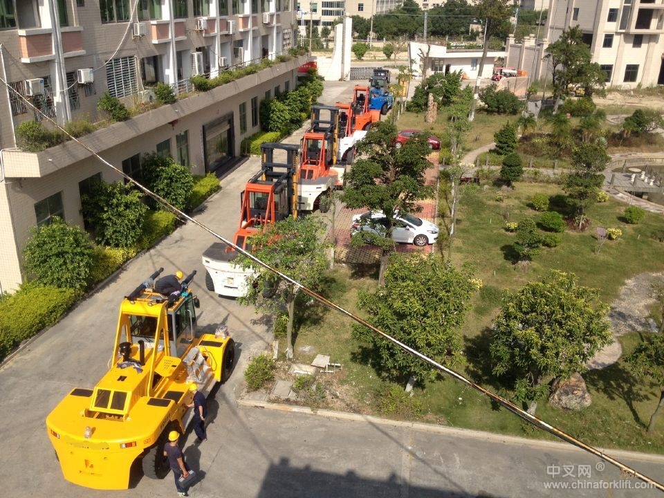供應30噸集裝箱叉車32噸鋼材叉車35噸重型叉車36噸船用叉車 HNF300-360