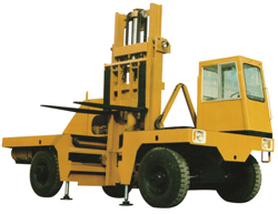 一拖3噸內燃側面叉車 ccc-3A